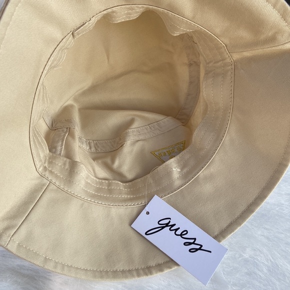 New GUESS Women’s Buckle Hat